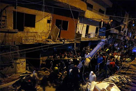 dos explosiones contra civiles en Beirut Dos suicidas con bombas causan una masacre en un barrio de Beirut